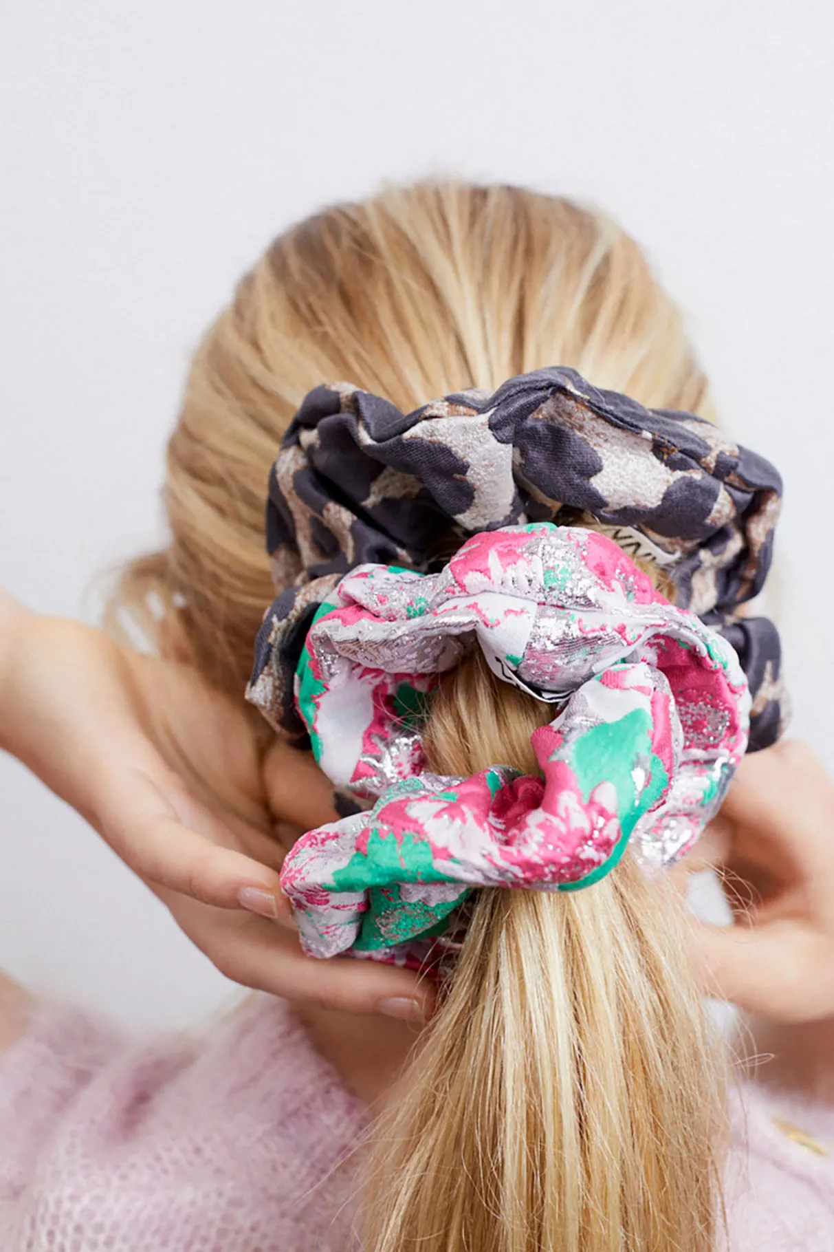 New GANNI 3D Leopard Jacquard Scrunchie Big Leopard Almond Milk